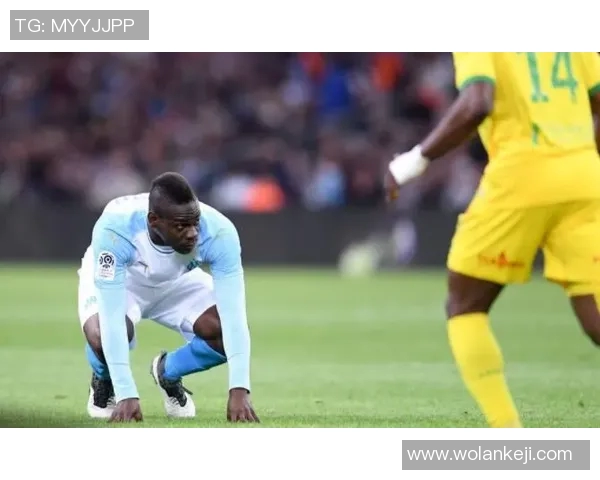 巴神咬人事件回顾足球明星巴神的争议瞬间与赛场风波解析 巴神咬人事件回顾足球明星巴神的争议瞬间与赛场风波解析