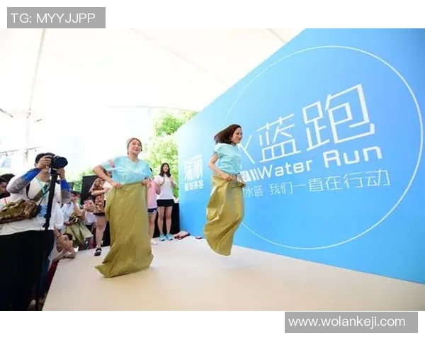 吴磊与足球明星亲密合照展现运动精神与友谊的完美结合 吴磊与足球明星亲密合照展现运动精神与友谊的完美结合