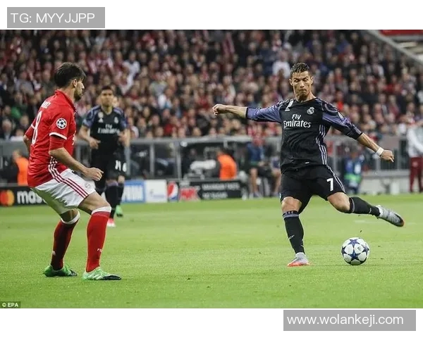 拜仁慕尼黑与皇家马德里谁更强大历史对决分析与球迷观点汇总 拜仁慕尼黑与皇家马德里谁更强大历史对决分析与球迷观点汇总